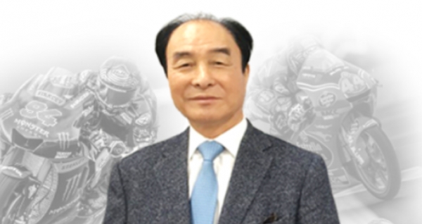 세계오토바이 핼밋 시장을 석권하고 있는 HJC홍완기 회장이 이번엔 8순을 코앞에 두고 건재시장에 도전장을 냈다. 그것도 황토로 만든 건자재이다.