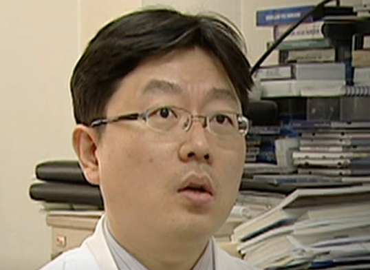 임세원 교수는 '마음이 아픈'환자들하고 같이 동행하면서 치유의 길을 같이 걸어갔다.소통도 안되고 극한 사고를 할수도 있는 환자들을 만나면서 그는