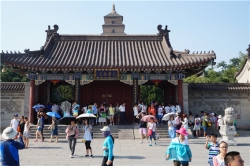 대안탑이 있는 大慈恩寺의 정문. 당태종의 아들인 태자 李治가 모후의 은혜에 보답하기 위해 지은 절이어서 절이름이 慈恩이 되었다.