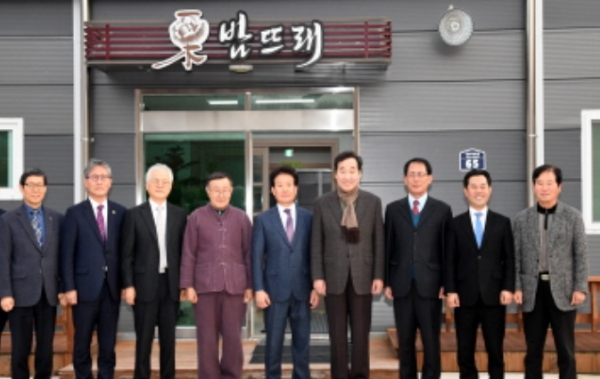 이낙연 국무총리는 22일 국내산 밤으로 다양한 가공식품을 만드는 충남 부여의 밤뜨래 영농조합법인을 방문했다. 이자리에서 이 총리는