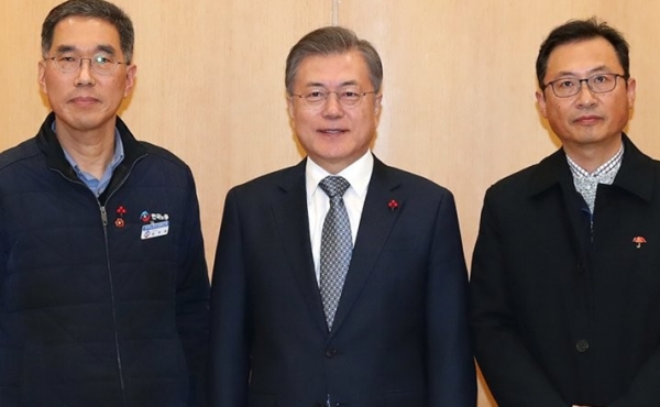 문재인 대통령은 25일 청와대에서 