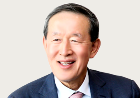 허창수 GS회장이 구원투수로 디사 나섰다. 임기 2년의 회장을 또 맡아 다섯번째 임기를 시작했다. 사진= GS그룹 웹사이트.