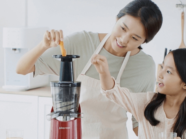 웅진코웨이가 다시 매물로 나왔다. 신용등급 하락으로 회사채 발행에 어려움을 겪은 결과는 분석이 있다. 사진=웅진코웨이 웹사이트.