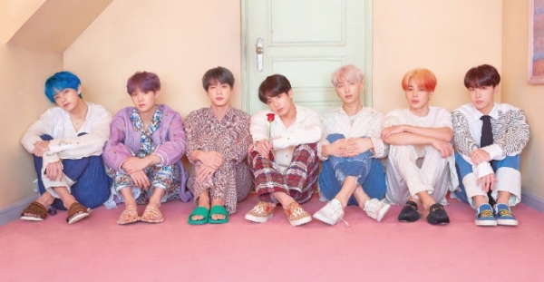 방탄소년단의 10번째 싱글 '라이츠/보이 위드 러브'(Lights/Boy With Luv)는 일본에서 역대 해외 아티스트 싱글 가운데 첫날 판매량 최고 기록을 세웠다. 사진=BTS페이스북.