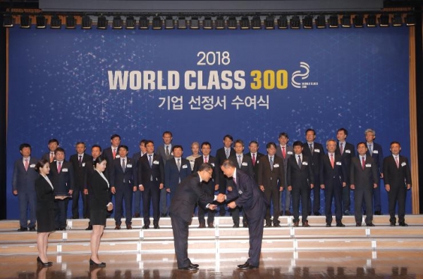 중소벤처기업부와 산업통상자원부는 2018년 월드클래스 300기업 41개사를 신규 선정하고 5.15(화) 대한상공회의소에서 선정서 수여식을 했었다/사진=중소벤처기업부.
