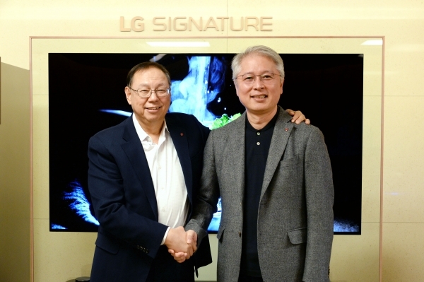 LG전자 조성진(왼쪽) 부회장과 권봉석(오른쪽) 사장/사진=LG전자.