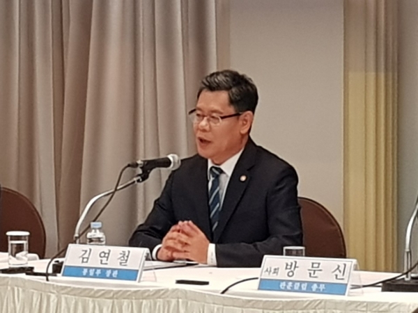 김연철 통일부 장관은 2일 서울 프레스센터 내셔날프레스클럽에서 열린 관훈클럽 토론회에서