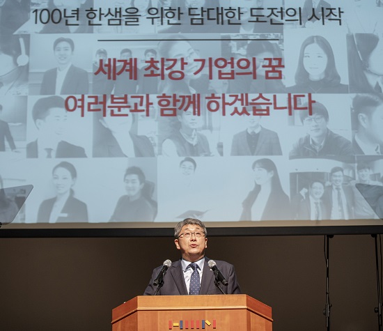 강 회장은 취임사에서 회사의 경쟁력 강화 방안으로 '디자인', '디지털', '인재육성'을 내세웠다. 아울러 국내시장 매출 10조원을 달성하겠다는 목표를 제시했다/사진=한샘.