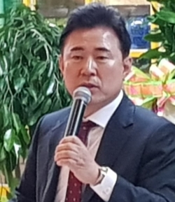 경동시장 상인회는 지난달 27일 신임 회장으로 뽑았다. 노용신 회장은