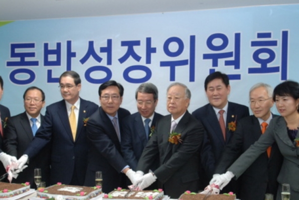중소기업고유업종제도가 폐지된지 4년만인 2010년 이명박 정부는 '중소기업 적합업종'이라는 이름으로 중소기업 사업영역을 보호했다. 사진=동반성장위원회.