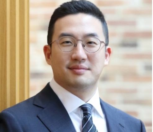 구광모 회장은 동영상에 신년사를 담아 내년 1월2일 전 세계 LG그룹 임직원 25만명에게 이메일로 전송한다/사진=LG.