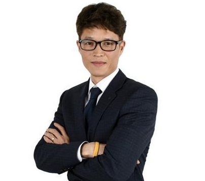 쌍방울은 신임 대표이사에 김세호씨를 선임했다고 1일 밝혔다. 쌍방울에 따르면 신임 김 대표는 2003년 쌍방울에 신입사원으로 입사해 18년 동안 기획·영업·마케팅·매장 관리 등 내의·패션 부문에서 경험을 쌓았다. 사진(김세호 쌍방울 신임 대표이사)=쌍방울.