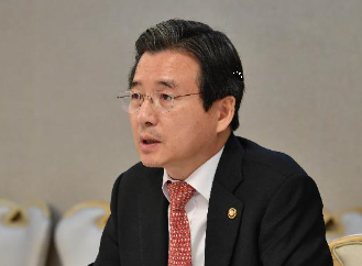 김용범 차관은 이날 페이스북에 올린 글에서
