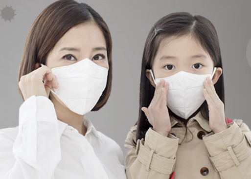 웰킵스가 생산하는 비말차단용 마스크는 5일 오전 9시부터 자체 운영하는 온라인몰에서 판매되기 시작해 오후 2시께 품절됐다. 덴탈마스크(수술용마스크)처럼 얇아 보건용 마스크보다 호흡하기 편하다는 점 때문에 구매자가 한꺼번에 몰렸다. 사진=질병관리본부.
