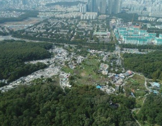 서울 강남의 대표적 판자촌 마을인 개포동 ‘구룡마을’ 개발계획이 오는 11일 서울시로부터 사업인가를 받아 개발이 급물살을 타게 됐다. 사진(개포동 구룡마을)=서울시.