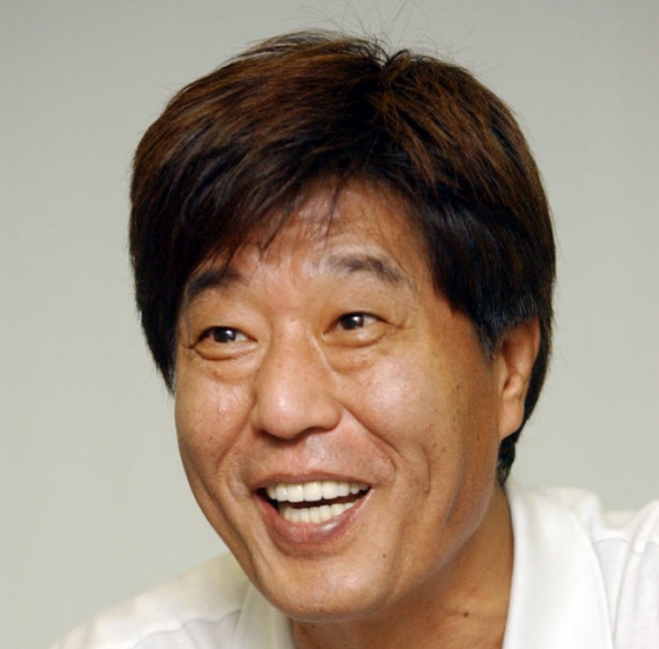벤처의 전설 양덕준(사잔)씨가 별세헸다. 1999년 삼성전자 반도체 부문 임원을 그만 두고 자본금 3억원, 직원 7명으로 아이리버의 전신인 레인콤을 창업했다. 창업 5년 만인 2004년 4500억원대의 매출을 올리며 디지털 음악재생기기 시장을 석권해 벤처 신화를 일궜고 병마와 싸우면서도 신기술에 도전했다.