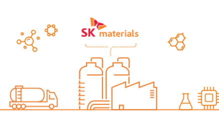 SK의 계열사인 SK머티리얼즈가 지난해 말 반도체 생산용 불화수소의 시제품 개발에 성공한 데 이어 경북 영주공장에 15t 규모 양산체제를 갖췄다. 2023년까지 국산화율을 70%까지올릴 계획이다. 일본의 수출규제에 묶였던 소재의 국산화 개가로 평가되고 있다. 자료=SK머터리얼즈.