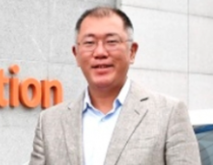 정의선 현대차그룹 수석부회장은 14일 청와대에서 진행된 한국판 뉴딜 국민보고대회에 경기도 고양 현대모터스튜디오에서 영상 연결로 출연해