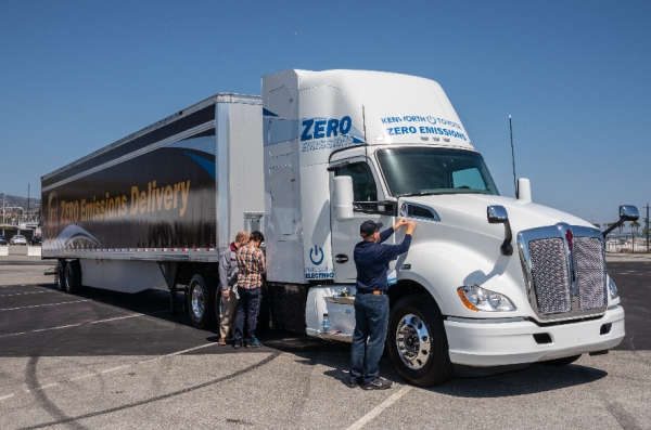 지난달 25일 캘리포니아주 대기자원위원회(CARB)는 자동차 제조사들에 2024년부터 뱌기가스제로차량(ZEV)판매를 늘려 2045년에는 거의 모든 대형 트럭을 전기차로 만들 것을 요구하는 정책을 승인헸다.사진=CARB.