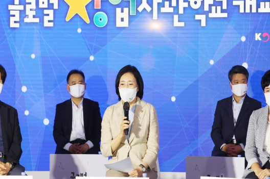 마이크로소프트는 '마이크로소프트 테크놀로지 센터'를 활용해 스타트업을 교육하고, 컨설팅을 제공한다. 또 미국 현지 벤처캐피탈과 연결해 투자를 받을 수 있도록 적극 돕는다.