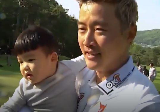 지난해 매경오픈 우승당시 첫째 아들을 안고 우승세레모니를 했던 이태희 선수. 그는 이날