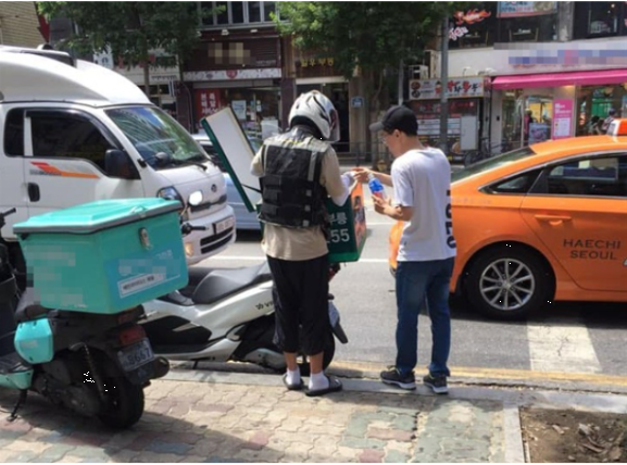 라이더유니온는  라이더의 심각한 근무환경을 세상에 알리기 위해 보험문제, 안전사고문제 등 다양한 주제로 여러가지 실태조사를 벌여 왔다.사진=라이더유니온.