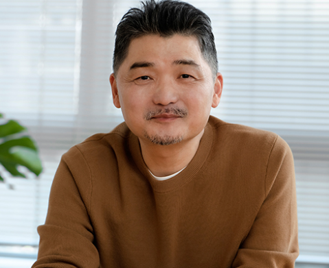 재산의 절반 이상(약 5조원)을 사회문제 해결을 위해 기부하겠다고 약속한 김범수 카카오 이사회 의장이 기부 선언을 공식화했다. 사진(김범수 카카오 이사회 의장)=더기빙플레지.