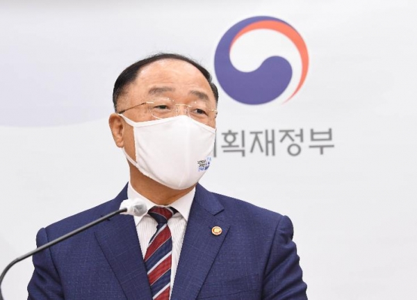 홍남기 부총리 겸 기획재정부 장관이 가상자산은 화폐나 금융자산이 아니라는 견해를 밝혔다. 사진(홍남기 부총리 겸 기획재정부 장관)=기획재정부.