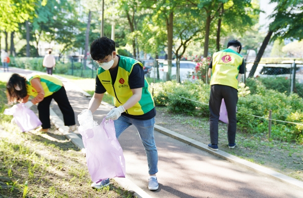 롯데건설이 6월 '세계 환경의 날'을 맞아 오는 7월 2일까지 한 달여 동안 임직원 '걸음 기부 캠페인'을 진행한다.사진=롯데건설.