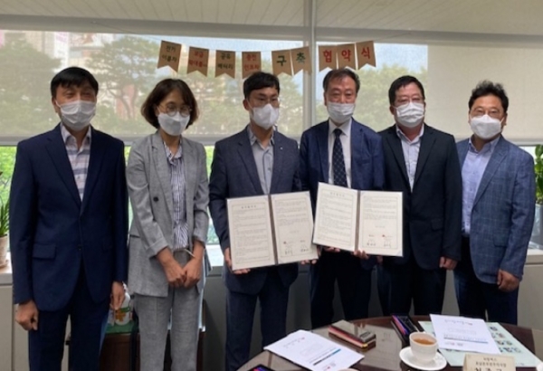 전라북도 전주시와 KT링커스 호남본부는 지난 25일 전주시청에서 전기이륜차 보급 확대를 위한 공유배터리 충전부스 설치 협약을 체결했다. 사진=전주시.