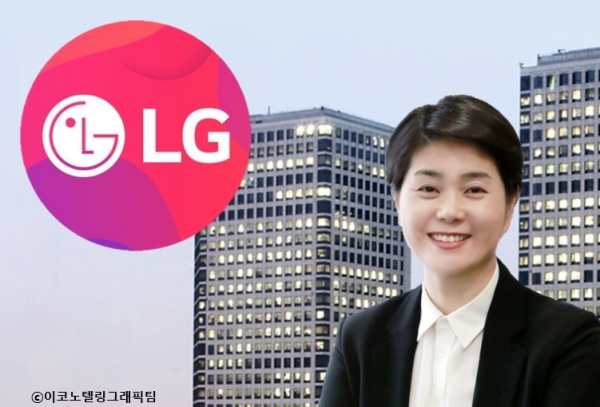 LG그룹 ESG(환경 사회 지배구조)위원회는 1일 첫 회의를 열어 환경 분야 전문가인 이수영 사외이사(오른쪽)를 위원장에 선임했다. 사진=LG/이코노텔링그래픽팀.