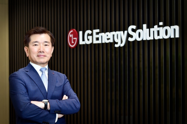 LG에너지솔루션은 'We CHARGE toward a better future'라는 ESG 비전과 이를 달성하기 위한 구체적인 경영전략을 발표했다. 사진(김종현사장)=LG에너지솔루션.