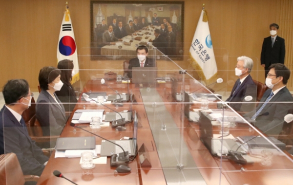 이주열 한국은행 총재가 12일 서울 중구 한국은행에서 열린 금융통화위원회 본회의에서 회의를 주재하고 있는 모습. 사진=한국은행.