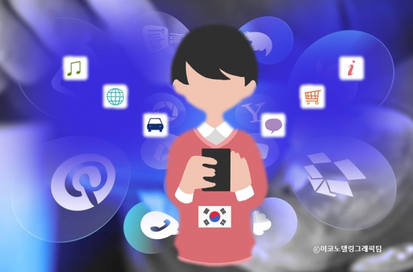 코로나19 사태가 장기화하며 대면하지 않고 모바일을 통해 일을 보는 경우가 많아지면서 한국인의 하루 평균 모바일 앱 사용시간이 지난 3분기에 처음으로 5시간에 이르렀다/이코노텔링그래픽팀.