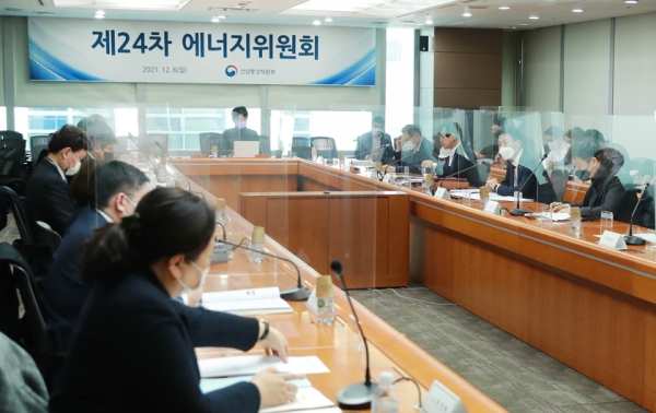산업통상자원부는 6일 '제24차 에너지위원회'를 열어 에너지효율 혁신 및 소비행태 개선방안 등 4개 안건을 상정·논의했다. 사진=산업통상자원부.