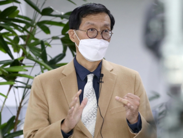 이창용 총재는 25일 취임 후 첫 기자간담회에서
