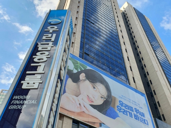 우리금융그룹(회장 손태승)은 갑작스럽게 찾아온 쌀쌀한 날씨에 에너지 취약계층이 따뜻하게 겨울을 보낼 수 있도록 2,000가구에 방한이불 세트를 지원한다고 4일 밝혔다.사진=우리금융.