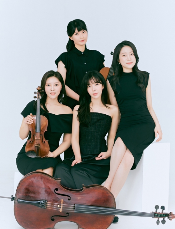'아무르 앙상블' 4인조. 위에서 시계방향으로 정유진(비올라),이유진(피아노), 김휘진(첼로), 김예원(바이올린).