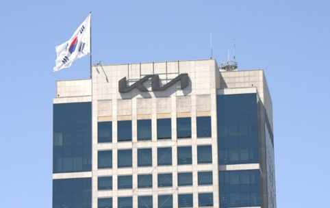 기아는 11월 5일(일)까지 공식 채용 홈페이지를 통해 ‘Plan S’ 전략 관련 17개 핵심 직무에 대한 경력직 채용을 실시한다고 23일(월) 밝혔다. 사진(기아 양재 사옥)=현대차기아 커뮤니케이션 센터.