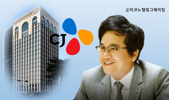 사진(CJ그룹 이재현 회장(오른쪽))=CJ/이코노텔링그래픽팀.
