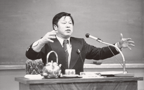 최종현 선대회장, 선경그룹 회장 취임(1973년 11월). 최종건 창업회장의 서거에 따라 1973년 최종현 선대회장이 선경의 경영권을 승계하였다. 사진=SK.