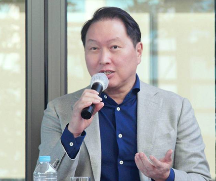 최태원(63) SK그룹 회장 겸 대한상공회의소 회장이 지난 2일 서울 중구 프레이저 플레이스 남대문 호텔에서 열린 기자간담회서 발언하고 있다. 사진=대한상공회의소