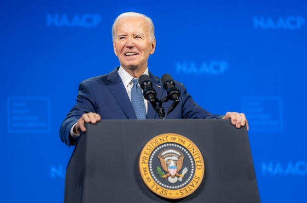 President Biden delivers remarks at the NAACP National Convention. 바이든 대통령이 NAACP(전미유색인종협회)의 전당대회에서 발언하고 있다. 사진=백악관.<br>