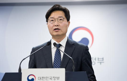 구혁채 과학기술정보통신부 기획조정실장이 10일 '2025년 과기정통부 업무계획' 관련 브리핑을 하고 있는 모습. 사진=과학기술정보통신부.