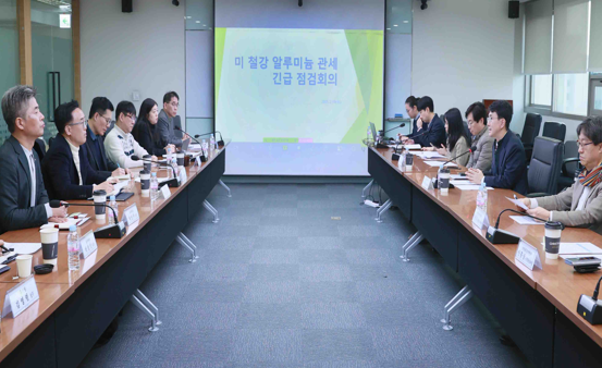 박종원 산업통상자원부 통상차관보는 10일 한국철강협회 회의실에서 '미국 신정부 철강·알루미늄 관세 부과 대응 긴급 점검회의'를 주재했다. 사진=산업부.
