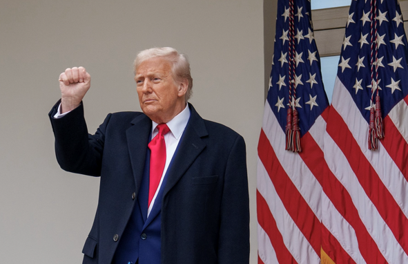 President Trump has secured nearly $5,000,000,000,000 in investment and trade commitments from across the globe. 트럼프 대통령은 전 세계에서 약 5조 달러에 달하는 투자 및 무역 약속을 확보했습니다. 사진=백악관.