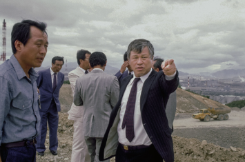 최종현 선대회장, 유공 에틸렌 폴리올레핀 신규 울산공장 건설현장 시찰(1988년 6월 27일). 사진=SK.