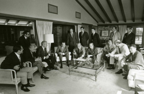 캠프 데이비드에 모인 닉슨과 그의 경제자문단. ※자료=Nixon Foundation.